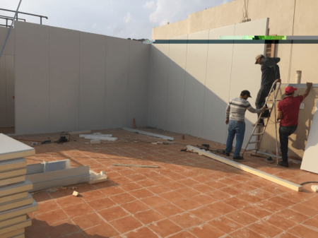 أفضل مقاول تركيب مستودعات وغرف ساندوتش بانل بحي أبحرالشمالية| دقة، سرعة، وعزل حراري فائق